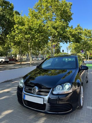 Volkswagen Golf R32