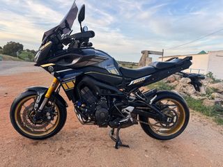 Yamaha Tracer 900 Negra y Dorada