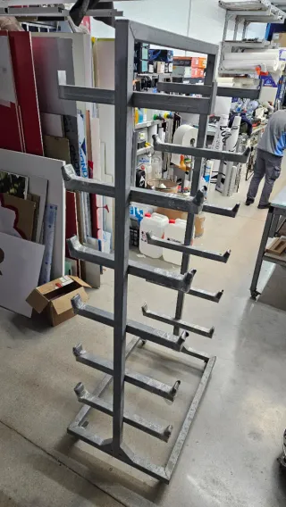 Estanterías de hierro galvanizado con ruedas