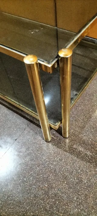 Mesa de centro cristal y metal dorado