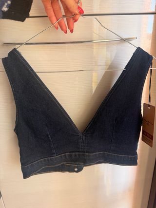 Top corto in denim mai usato
