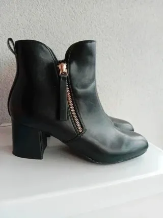 Stivaletti neri tacco largo 6cm Tg. 38