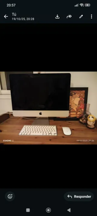 Apple Mac con teclado y ratón inalámbrico