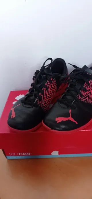 Zapatillas de fútbol sala, núm. 40.