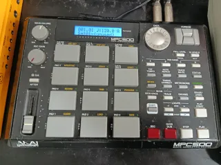 Akai MPC500 - Groovebox/Sampler
