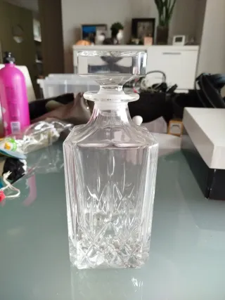 Licorera de cristal tallado