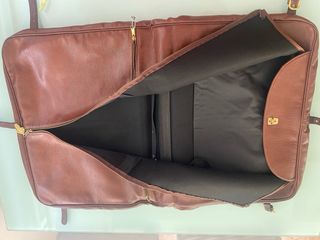 Portatrajes de cuero marrón