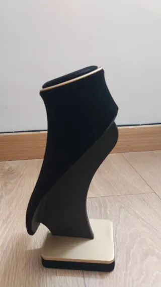 Maniquí Joyería Terciopelo Negro y Dorado