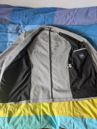 Traje gris Slim cómodo y versátil