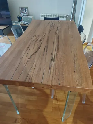 Mesa comedor madera maciza patas cristal,sillas