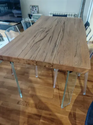 Mesa comedor madera maciza patas cristal,sillas