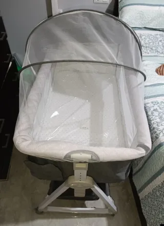 Minicuna gris con ruedas
