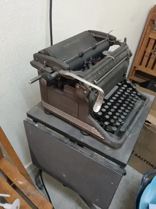 Máquina de escribir Underwood antigua