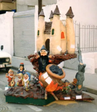Construimos fallas infantiles decoramos parques ,