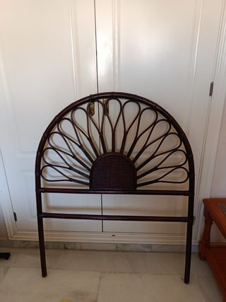 Cabecero de ratán marrón