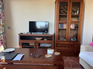 Vitrina, mueble TV y mesa centro de Madera