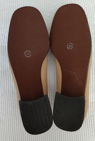 Zapatos en piel beige. Talla:36