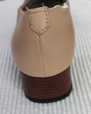 Zapatos en piel beige. Talla:36