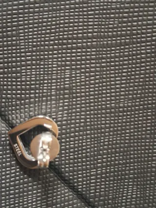 Conjunto Guess Plata: Pulsera y Pendientes Corazón