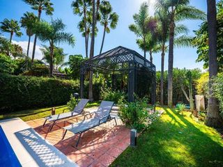Casa adosada en alquiler en Nueva Andalucía centro en Marbella