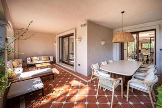 Casa adosada en alquiler en Nueva Andalucía centro en Marbella