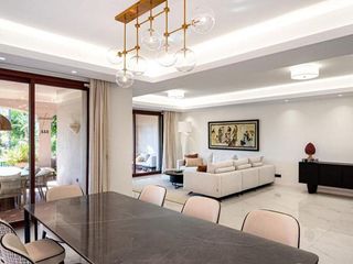 Casa adosada en alquiler en Nueva Andalucía centro en Marbella