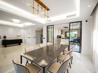 Casa adosada en alquiler en Nueva Andalucía centro en Marbella