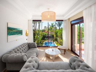 Casa adosada en alquiler en Nueva Andalucía centro en Marbella