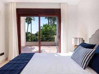 Casa adosada en alquiler en Nueva Andalucía centro en Marbella