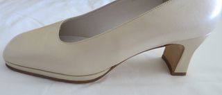 Zapatos Carmina Botella en color marfil. Talla 37