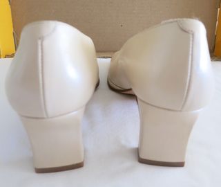 Zapatos Carmina Botella en color marfil. Talla 37