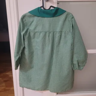 Bata escolar cuadros verdes y blancos