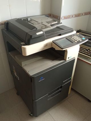 Konica Minolta Bizhub C200 Impresora Multifunción