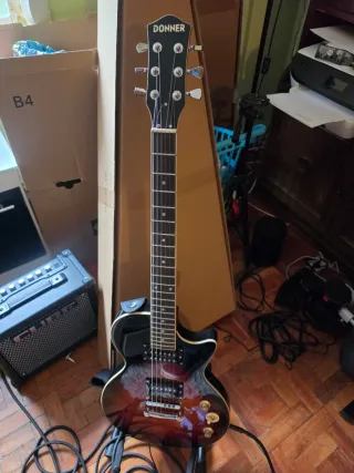 Guitarra Donner DLP 124, como nueva.