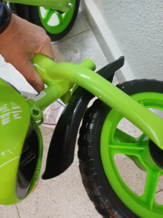 Bici de la falta el tornillo del sillin y esta sin