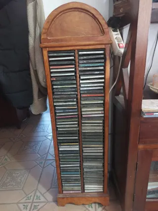 Mueble para CDs de madera