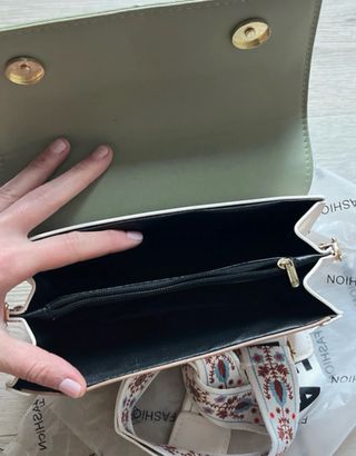 Pochette con tracolla in pelle