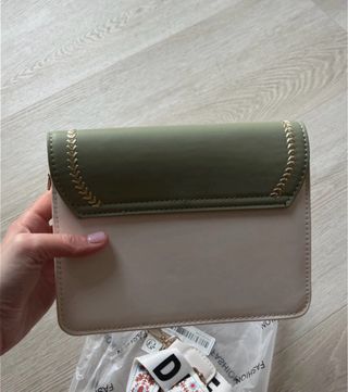 Pochette con tracolla in pelle