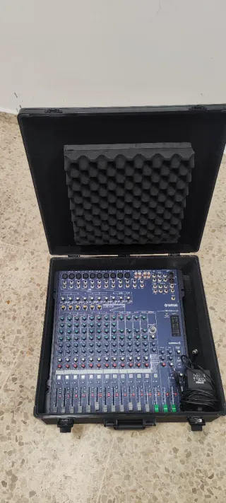 Mesa de mezclas Yamaha MG16
