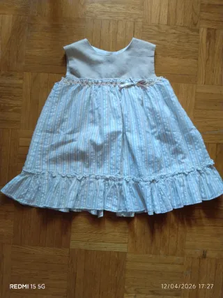 Vestido de bebé con volantes