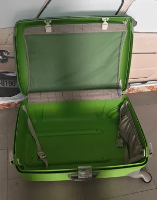 Maleta de viaje American Tourister verde