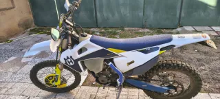 Husqvarna Enduro/Motocross Blanca y Amarilla