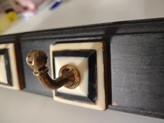 Perchero madera nacarado, sin envío