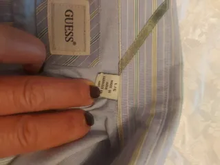 Camicia Guess a righe con ricami Indossato 1 volta