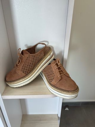 Zapatos marrones con plataforma