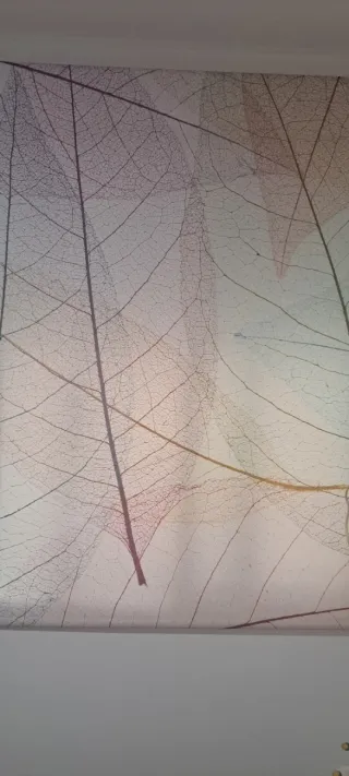 Estor con dibujo abstracto de hojas