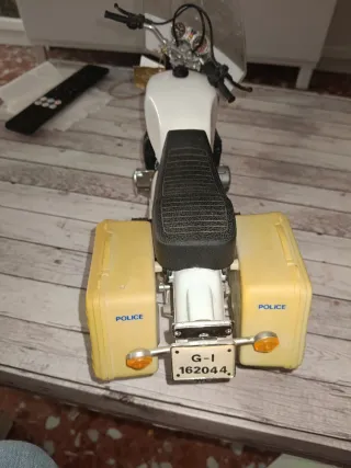 Moto gigante Policía Escala 1/6 GUILOY Yamaha
