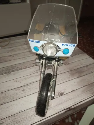 Moto gigante Policía Escala 1/6 GUILOY Yamaha