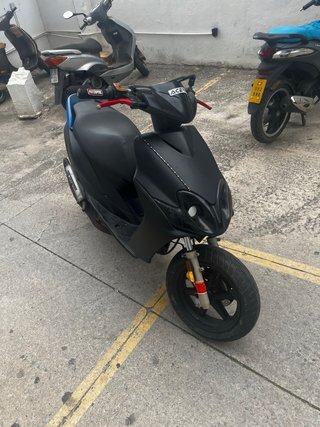 Yamaha Jog RR Negra