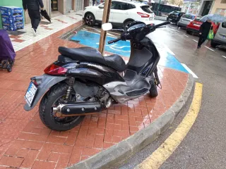 Piaggio Beverly 500 Negra